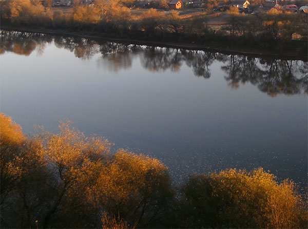 река осенью